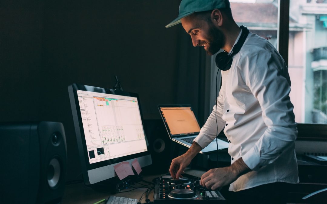 Compact DJ Equipment for Mobile Studios: Portable and Efficient